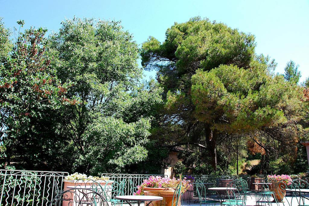 Hotel Les Mazets Des Roches Tarascon Eksteriør billede