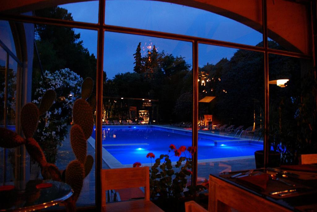 Hotel Les Mazets Des Roches Tarascon Eksteriør billede